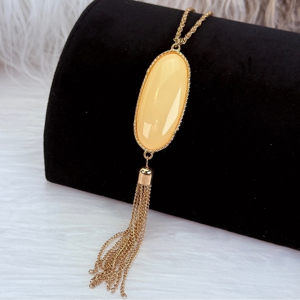 Pretty goldtone, long fringe pendant necklace